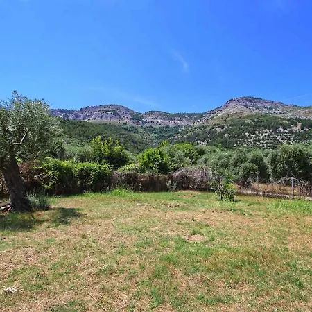 Panos House Apartman *