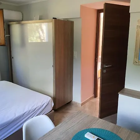 アパート Panos House コイニラ